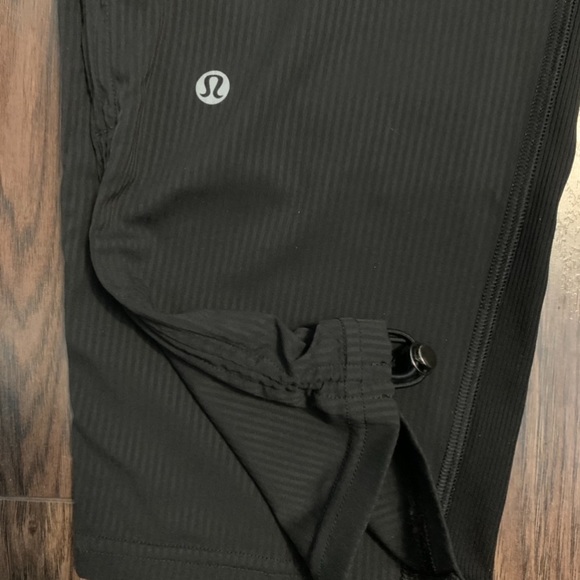 Lululemon  New Dance Studio Crop 25”   4 - Picture 8 of 9